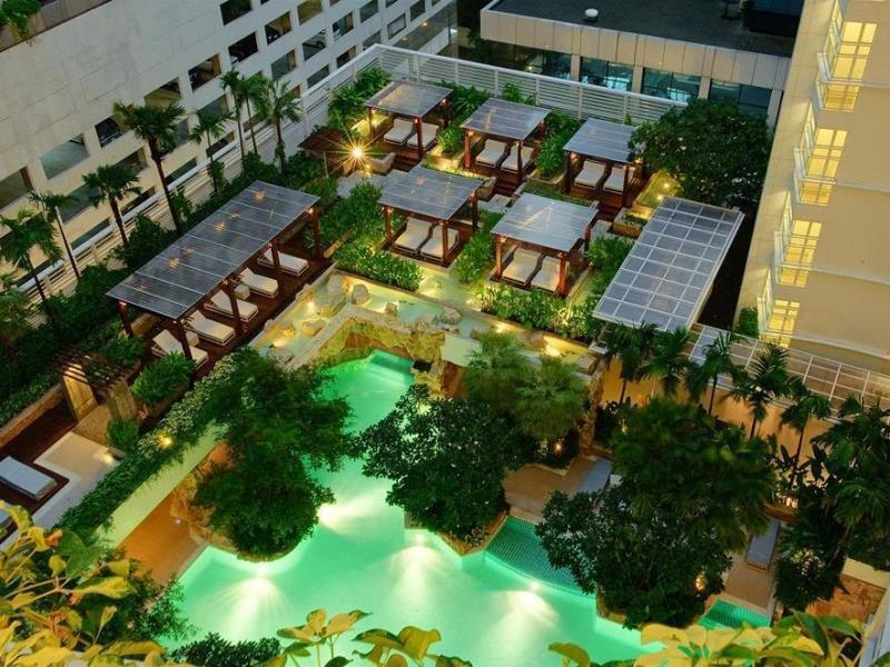 Dusit Suites Hotel Ratchadamri, Bangkok Konforlar fotoğraf The resort's interior courtyard
