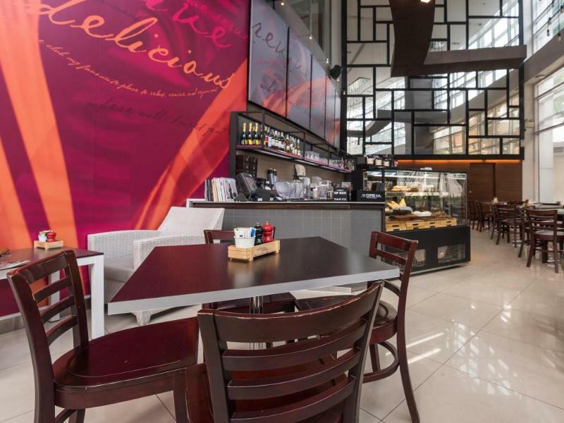 Dusit Suites Hotel Ratchadamri, Bangkok Dış mekan fotoğraf Interior of a typical café